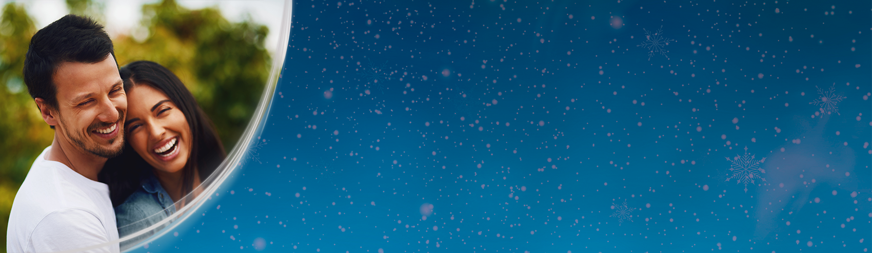 Mujer y hombre sonriendo